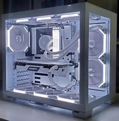 debate-white-or-black-gaming-pc-if-your-putting-loads-of-v0-nv58d6m7ogg91